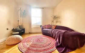 London'S Central East End 2 Bedroom City Apartments